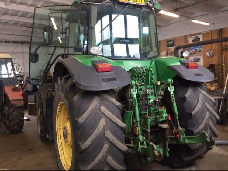 Kolový Traktor JOHN DEERE 7920