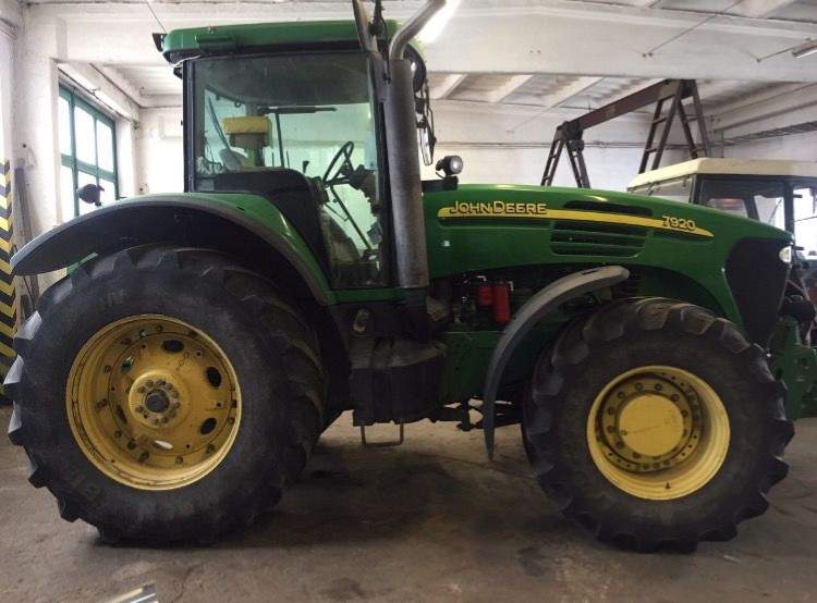 Kolový Traktor JOHN DEERE 7920